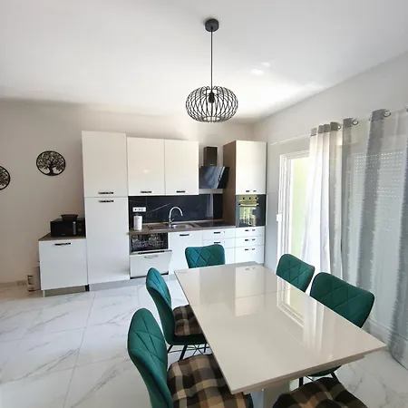 Madonna 2 Appartement *