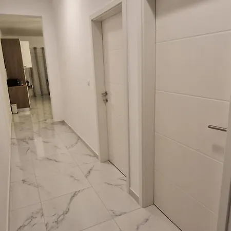 Madonna 2 Apartman